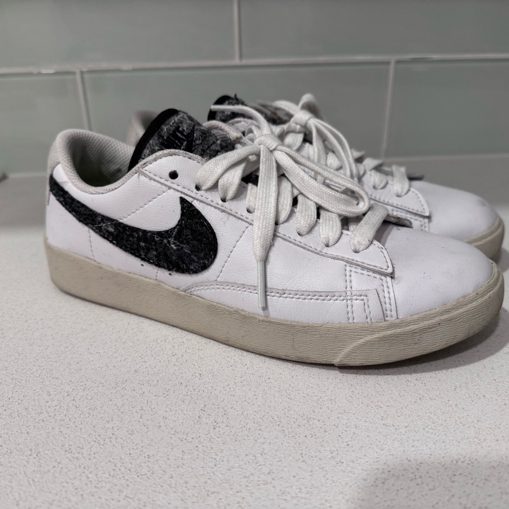 Nike Classic White and Black Low-Tops